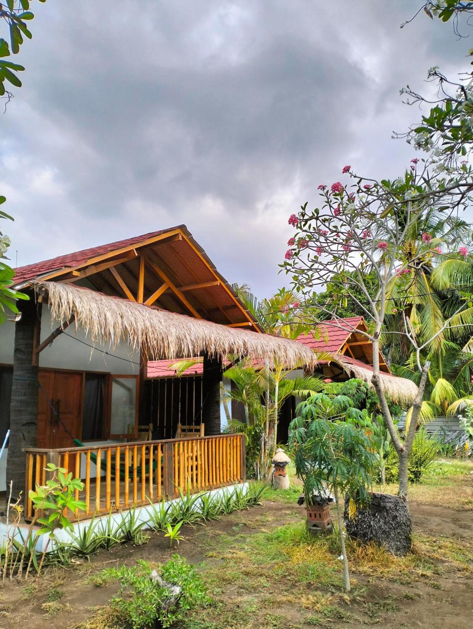 Tangga Bungalows Gili Air Bagian luar foto